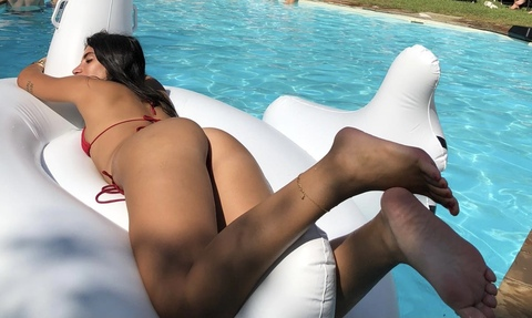 ओनलीफैंस हेडर चित्र acrazybitch