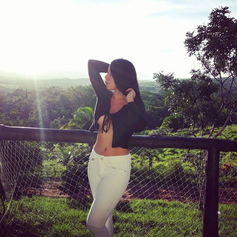 ओनलीफैंस हेडर चित्र adabntz