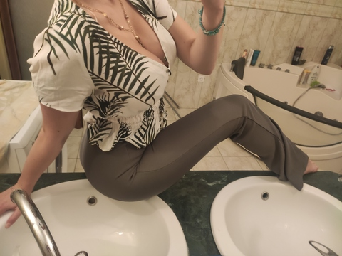 ओनलीफैंस हेडर चित्र alexia.peachfree