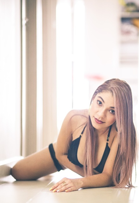 Image d'en-tête OnlyFans amber-white