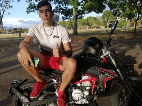 ओनलीफैंस हेडर चित्र andrescarsecr