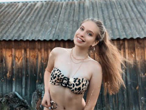 OnlyFansのヘッダー画像 aristeia