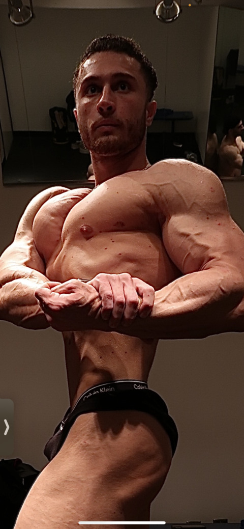 OnlyFansのヘッダー画像 ashypoooo