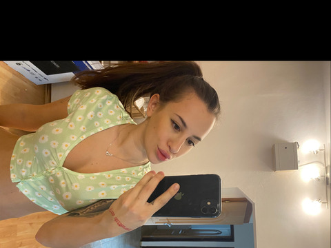 OnlyFansのヘッダー画像 ayshafree