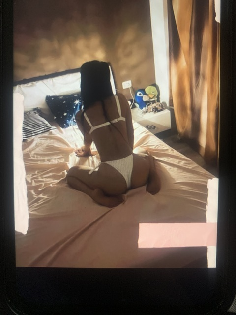 Imagen del encabezado de OnlyFans de babymoni4