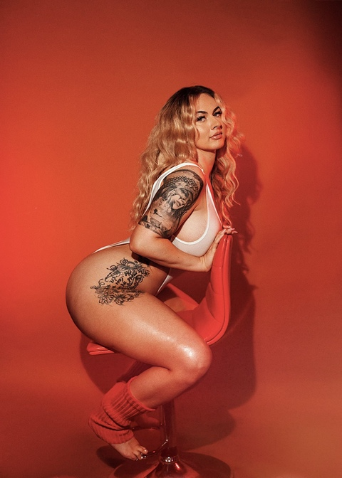 OnlyFans header picture banginbia