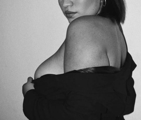 ओनलीफैंस हेडर चित्र bbhoe