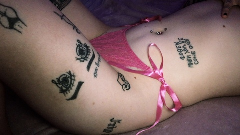 OnlyFansのヘッダー画像 bbyvampire