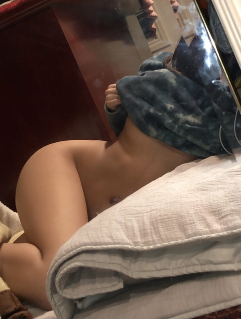 OnlyFans header picture becomingjessica