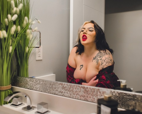 OnlyFans Titelbild bigtiddies_wetpussy