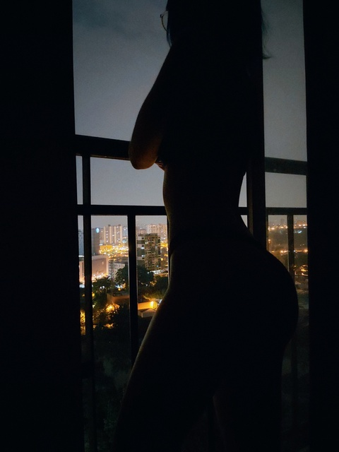 ओनलीफैंस हेडर चित्र blueispoison