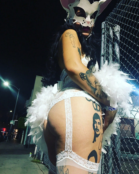 Imagen del encabezado de OnlyFans de brujafox