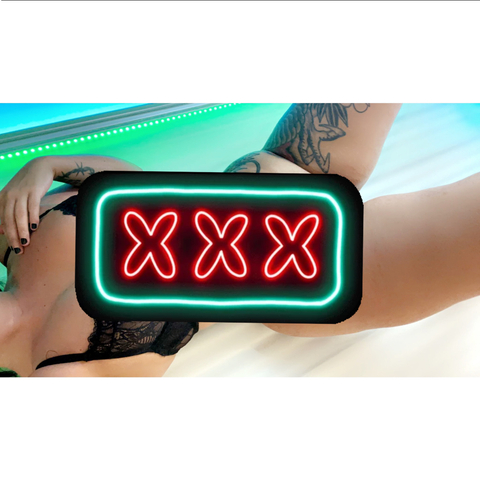 OnlyFansのヘッダー画像 bundahgurl1996