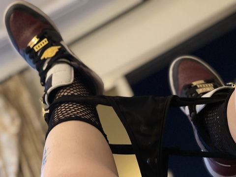 ओनलीफैंस हेडर चित्र cannabisforgirl