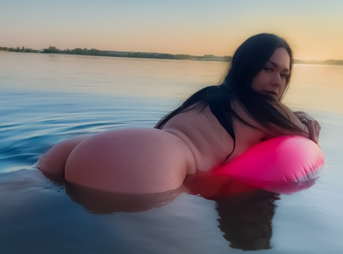 ओनलीफैंस हेडर चित्र carlicharlotte