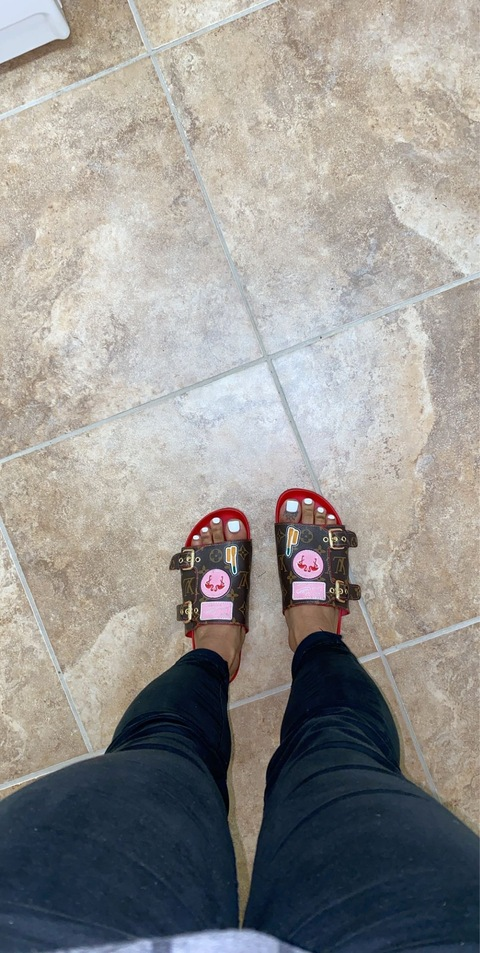 ओनलीफैंस हेडर चित्र cellafeet