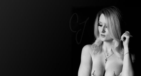 ओनलीफैंस हेडर चित्र cherry.berlin