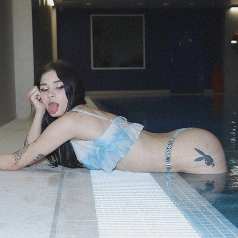 Image d'en-tête OnlyFans chillqueenie