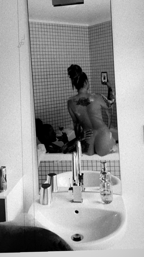 Imagen del encabezado de OnlyFans de chillwith_me