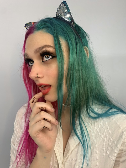 ओनलीफैंस हेडर चित्र cloe_foxbow