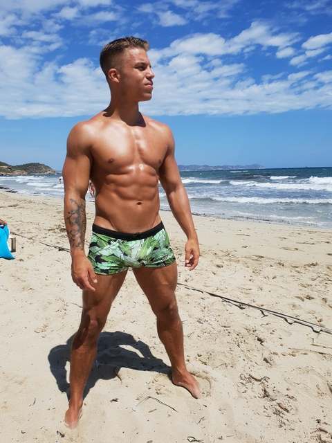 ओनलीफैंस हेडर चित्र dagobert1994