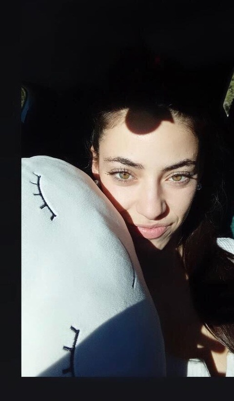 ओनलीफैंस हेडर चित्र dannaa.lifee