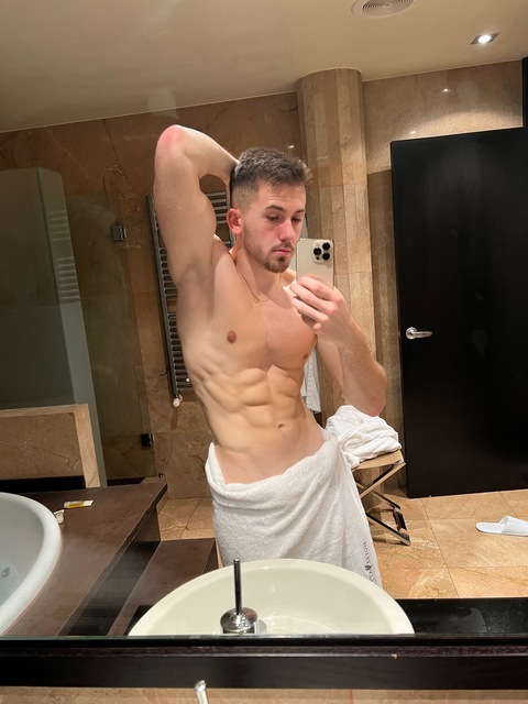 OnlyFans başlık resmi deluxio-r