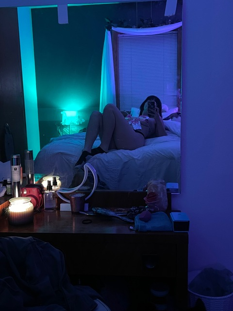 OnlyFansのヘッダー画像 divinelylil