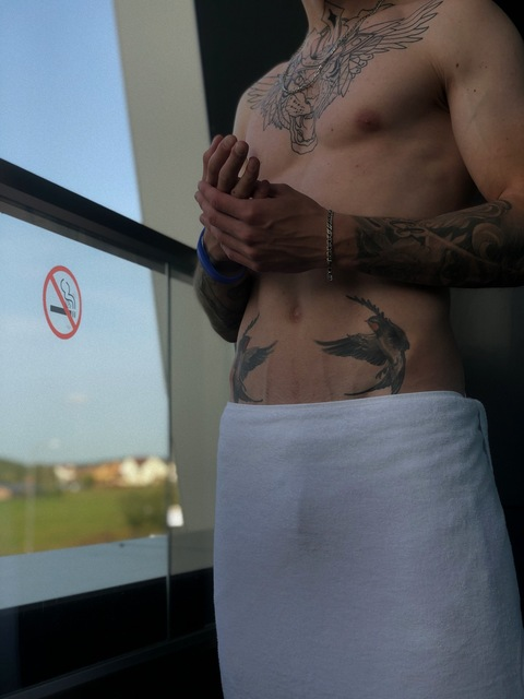 OnlyFansのヘッダー画像 dmsold