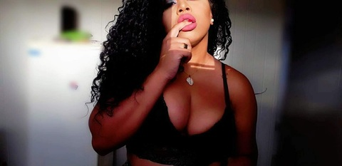 Imagen del encabezado de OnlyFans de dollsavagetrap