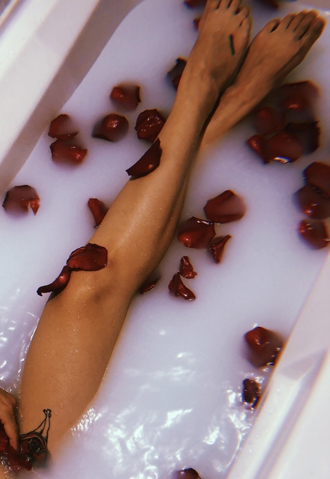 OnlyFans header picture donna_chang