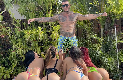 Imagen del encabezado de OnlyFans de droshow