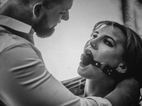 ओनलीफैंस हेडर चित्र eatingoutshortiiifree