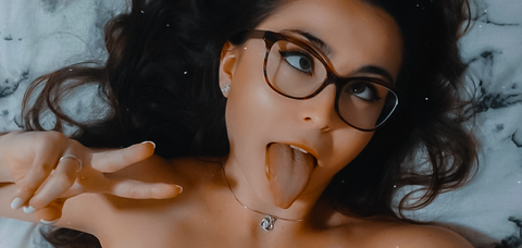 ओनलीफैंस हेडर चित्र emilyhill