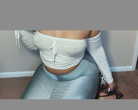 ओनलीफैंस हेडर चित्र emmuncesored