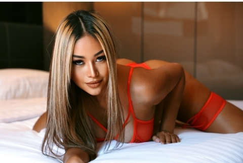 Image d'en-tête OnlyFans emmysuksomdan