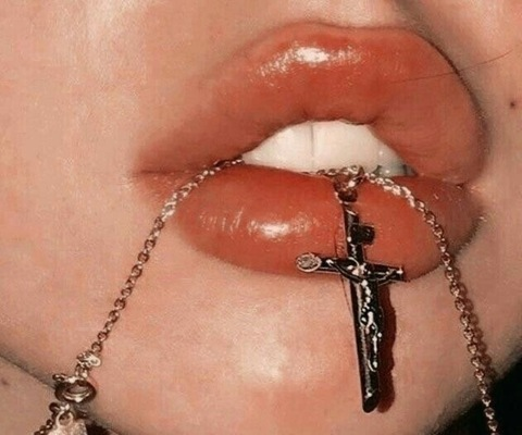 OnlyFansのヘッダー画像 emzzb