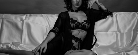 OnlyFans header picture eveee9