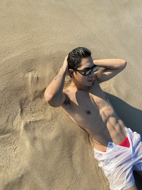 ओनलीफैंस हेडर चित्र famekrittapat