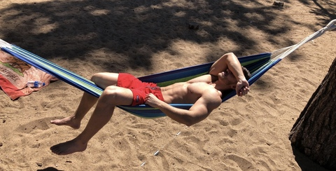 ओनलीफैंस हेडर चित्र foreign_xo