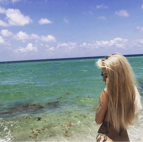 Снимка на заглавието на OnlyFans foreignreign