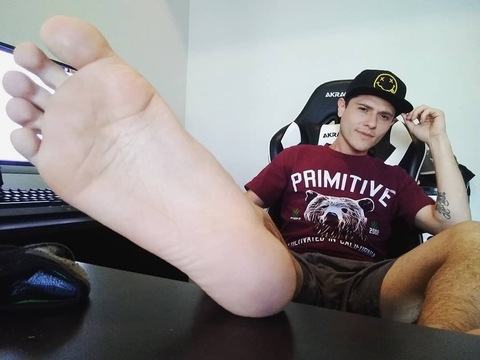 ओनलीफैंस हेडर चित्र fredfaroeofficial