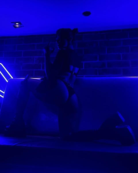 Imagem do cabeçalho do OnlyFans frickindamnsam