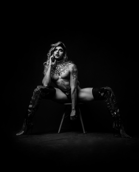 OnlyFans header picture gala_varo