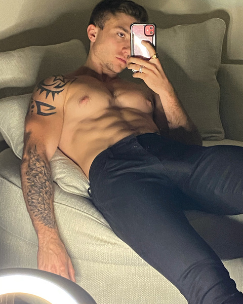 OnlyFansのヘッダー画像 garett__nolan