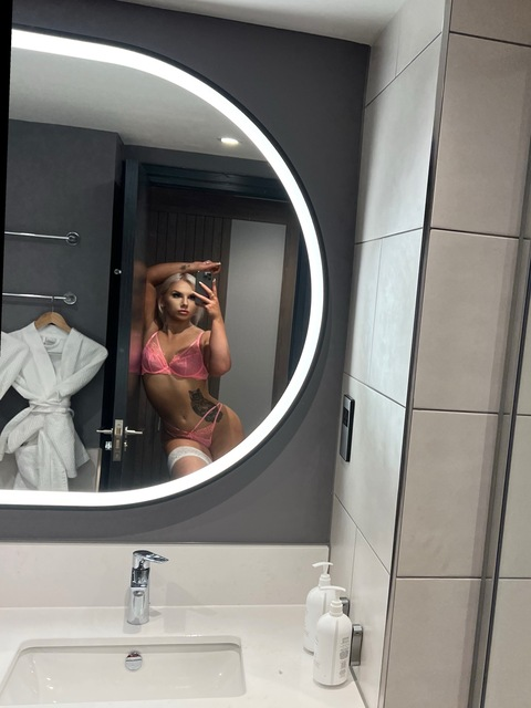 Gambar header OnlyFans gemolive