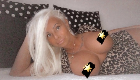 OnlyFansのヘッダー画像 grande_suzi