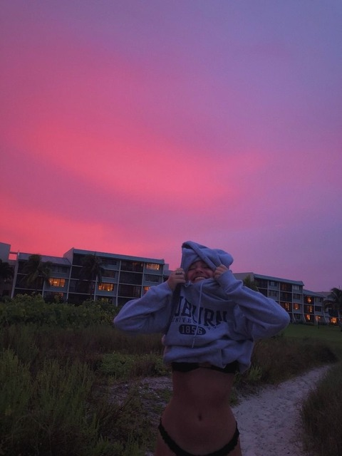 ओनलीफैंस हेडर चित्र h011yb1akee