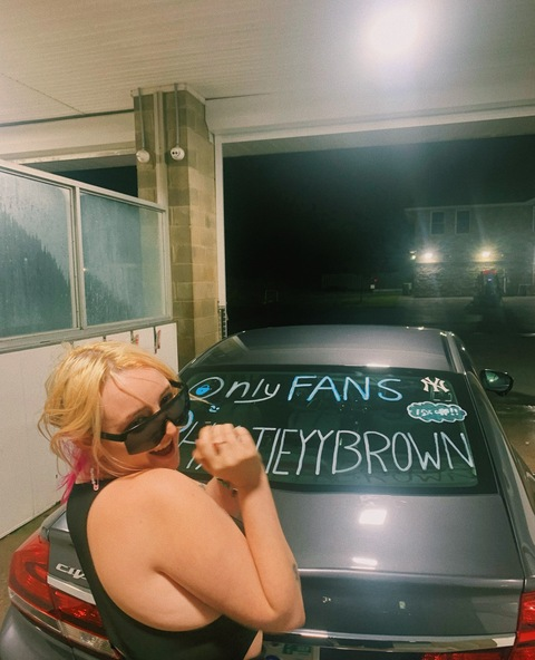 Imagen del encabezado de OnlyFans de haileyybrown