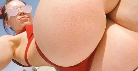 OnlyFansのヘッダー画像 her.name.is.ak